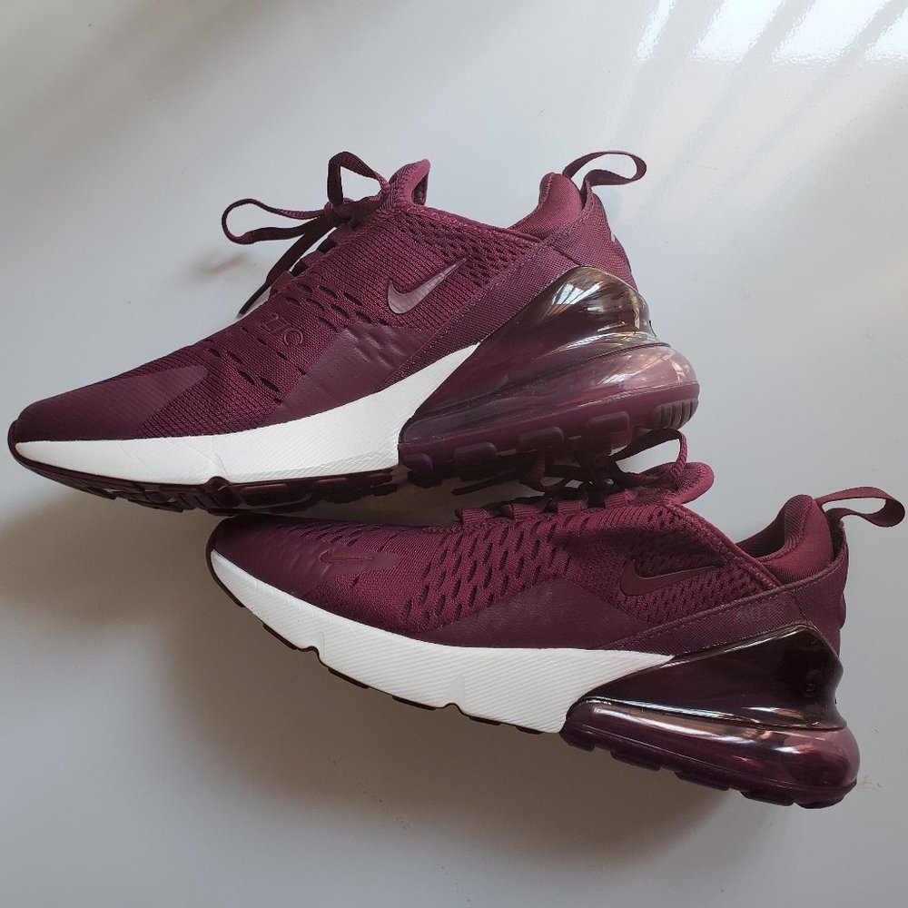 NIKE Women's Air Max 270 -Burgundy
